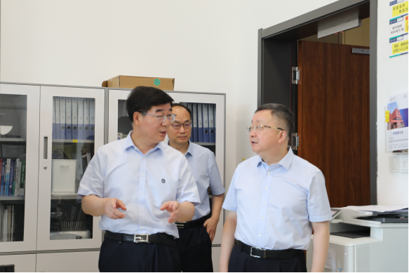 中国农业银行天津市分行党委书记钱宏行长来我校参观座谈540.png