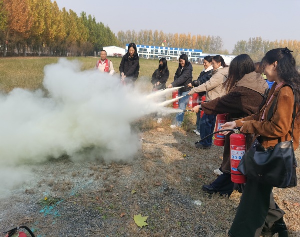 模拟消防应急演练(放刘征下面)_副本.jpg
